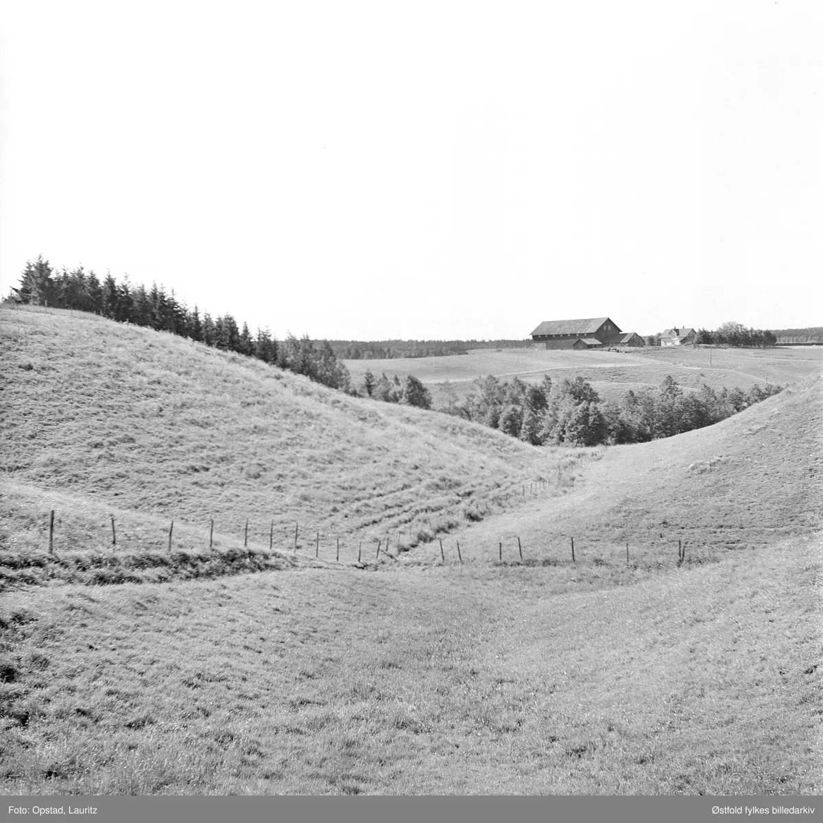 Trømborg, sør for kirken.  Bildet er tatt 1950-1960.