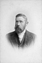 eldre mann, stor slipsknute. ca 1900. Samlingen har tillhørt