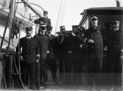 Nr. 2 fra høyre er kong Oscar 2. Militære, hoff & stab ombor