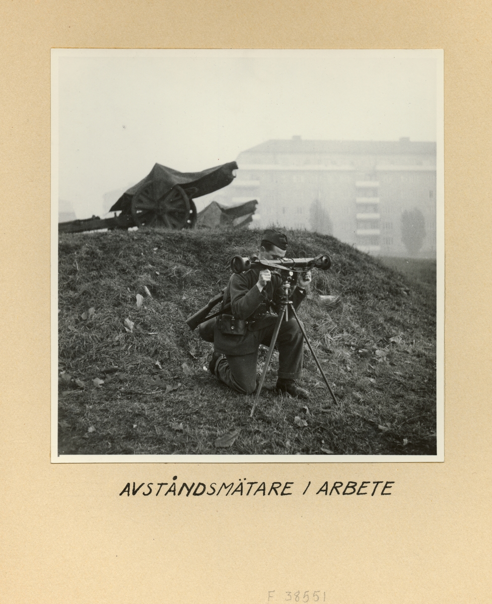 Avståndsmätare i arbete, Svea artilleriregemente A 1, våren 1947.