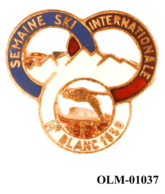 Inneholder 101 merker, pins og  medaljer.
Guttorm Berge tok tilbake samlingen 21.mai 1996.-notert i aksesjonsboken.