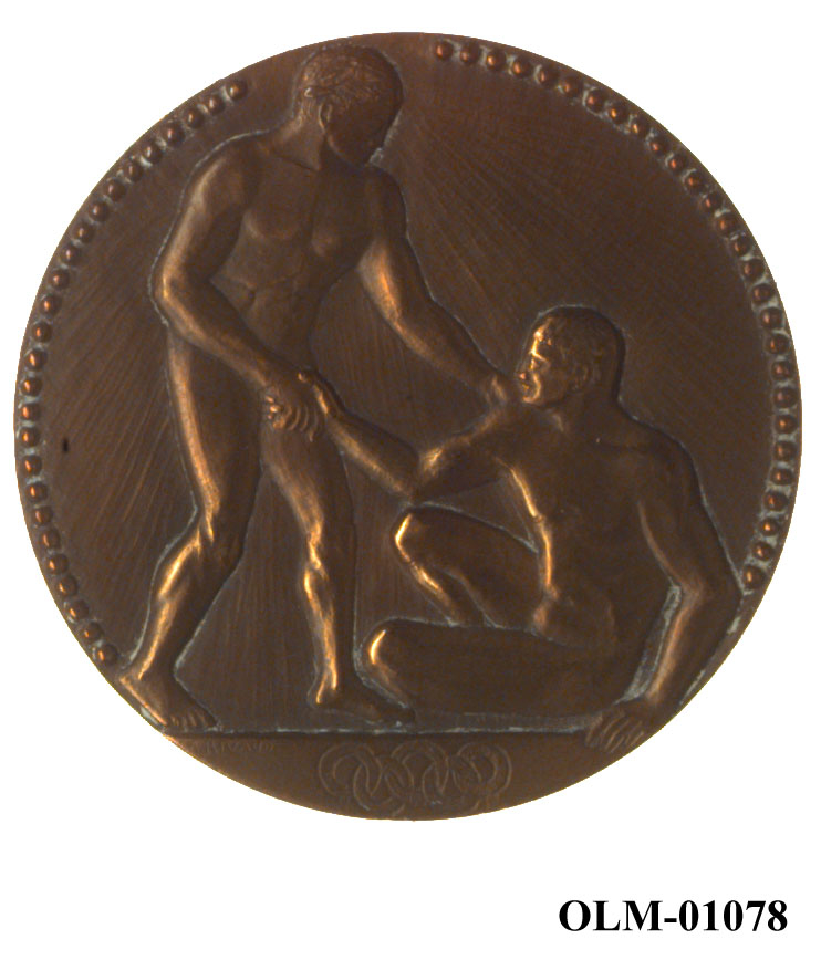 32 forskjellige medaljer og merker i ramme.
Bilde 7 er deltdagermerke fra Amsterdam 1928.
Bilde 18 og 19 er deltagermedalje fra Amsterdam 1928.
Bilde 20 og 21 er sølvmedaljen fra Antwerpen 1920.
Bilde 26 og 27 av bronsemedaljen fra Paris 1924.
Bilde 39 og 40 minnemedaljen fra Antwerpen 1920.