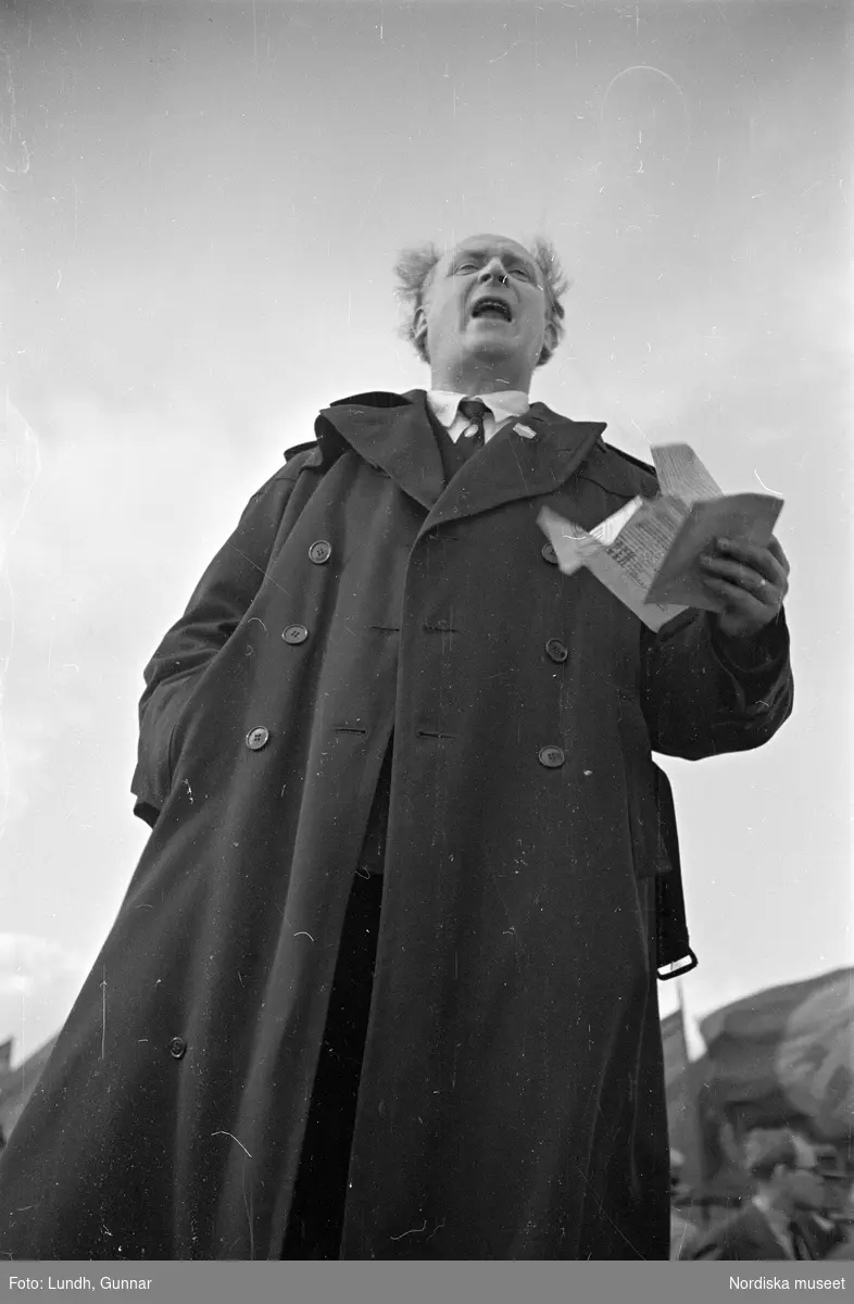 Den nationalsocialistiske politikern Birger Furugård (1887–1961) håller tal vid ett möte