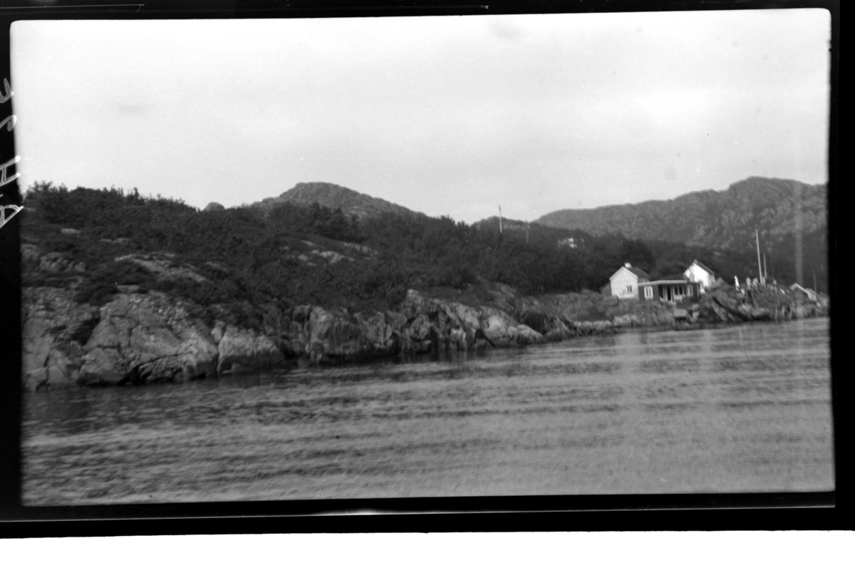 Berget, Alfred Danielsens hus og Selmas hus, Hervolls østenfor, Eikvåg, Farsund. Fotografert 1938.