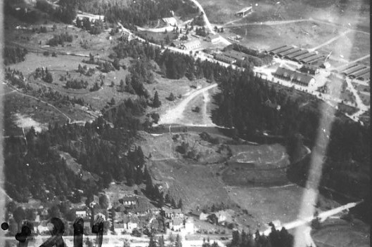 Flygfoto över Östra lägret i Skillingaryd.