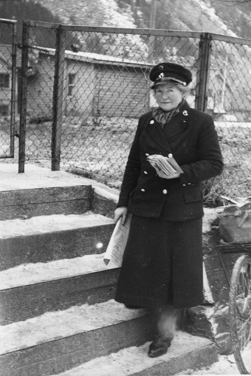 Kvinnelig postbud. Rjukan postkontor 1919-1949.