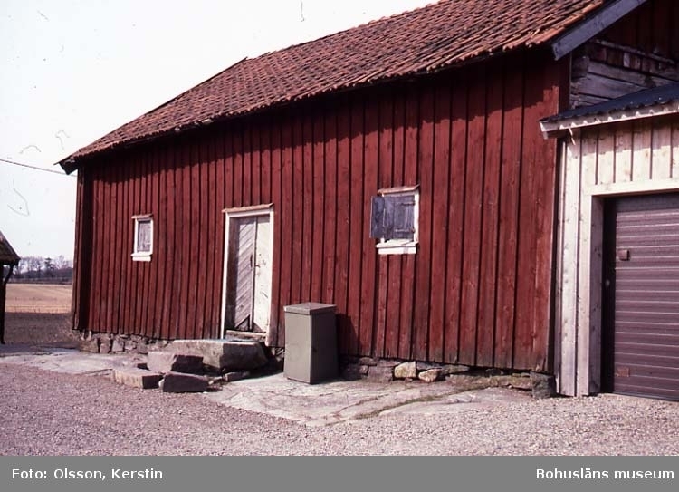 Text på kortet: "Medby, uthus Bro sn. April 1987".