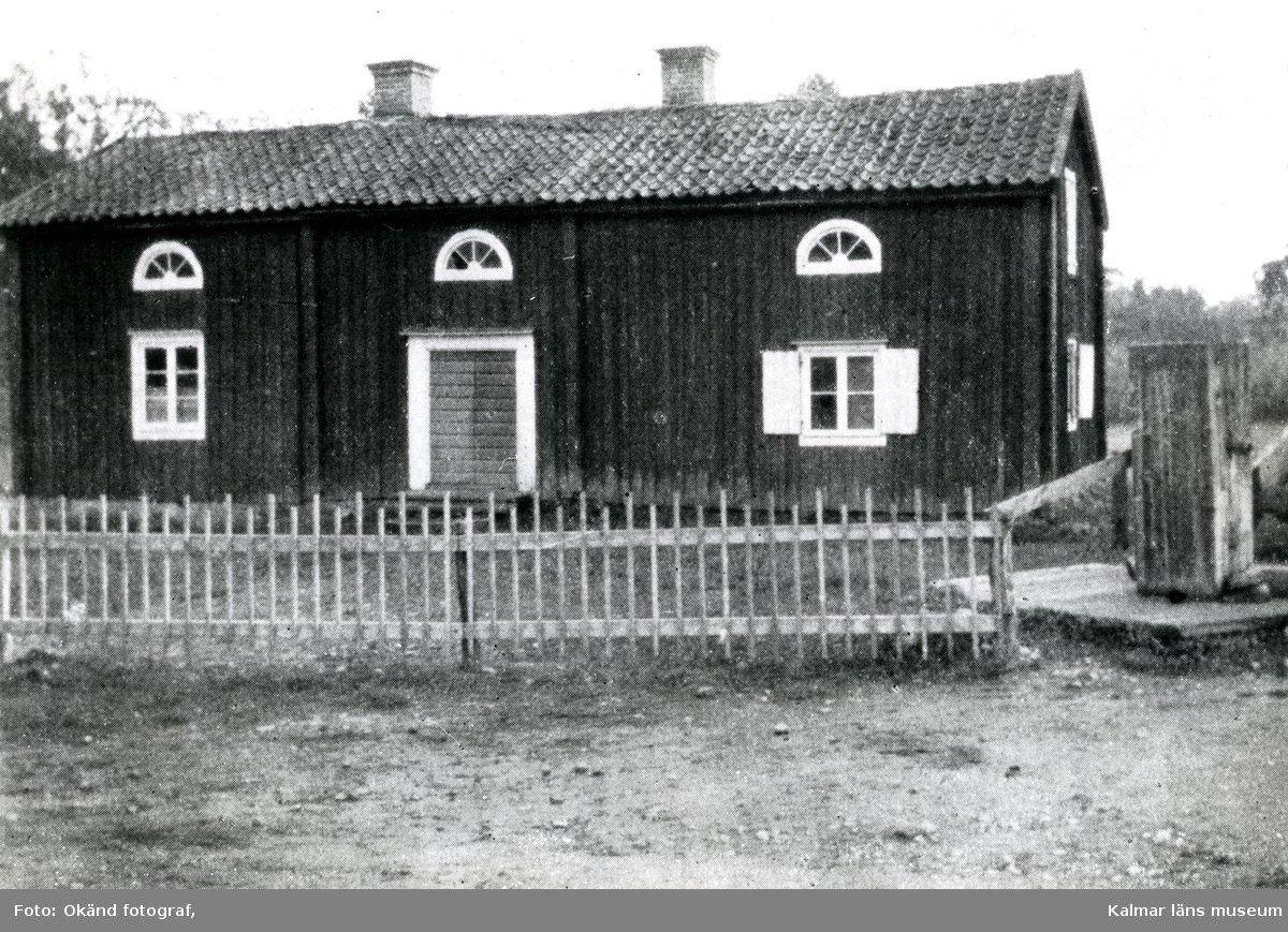 Fram till 1992 då det brann ner var Piparegården äldsta huset i Rinkabyholm. 
Det var krog fram till början av 1890-talet och kallades Piparekrogen.
Cirka 200 hästkärror passerade dagligen Piparekrogen.