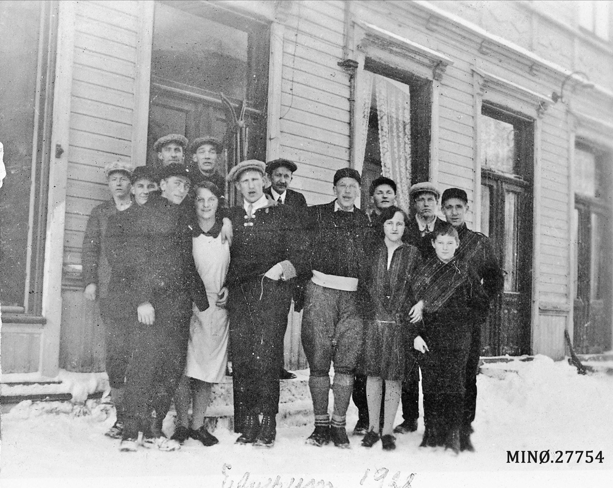 Personer på tur til Elverum 1928