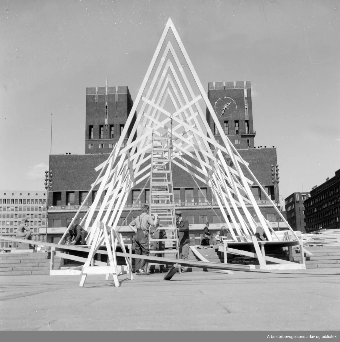 Rådhusplassen, Baldakin. Juni 1955