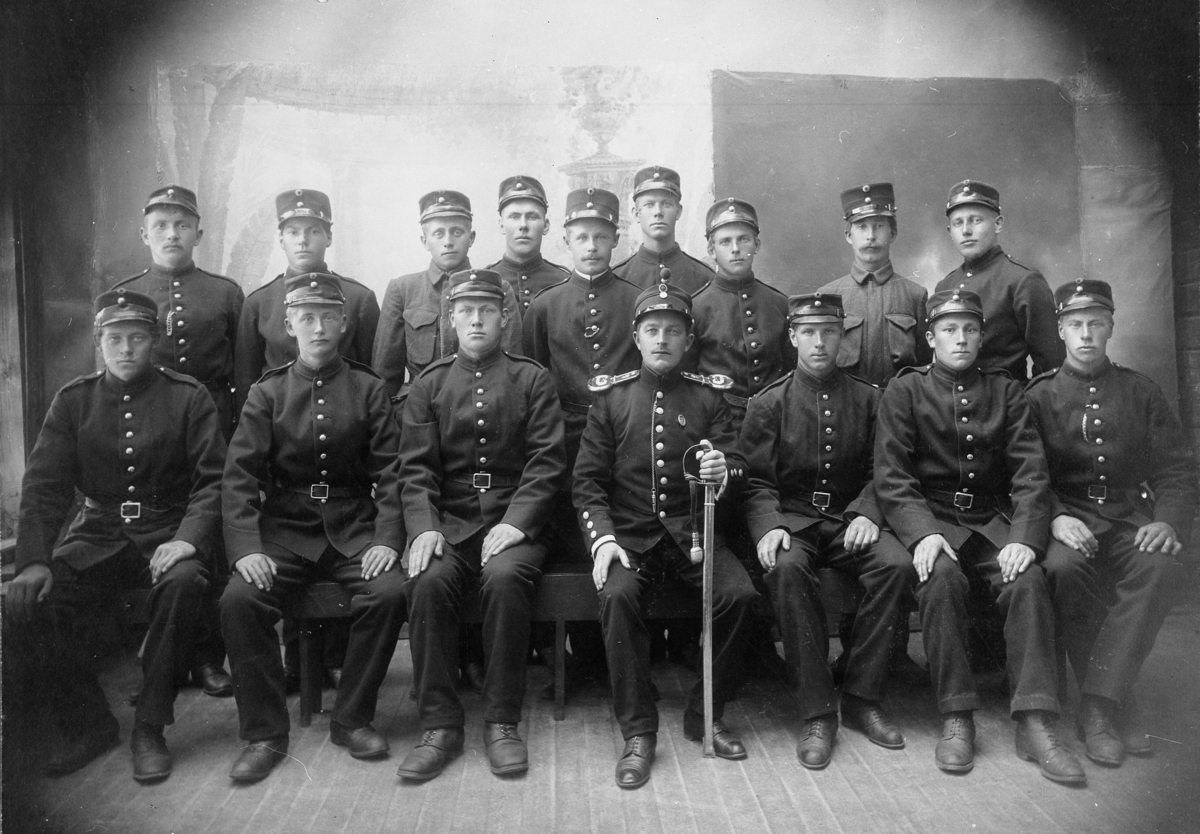 Soldater oppstilt. Ca 1913.