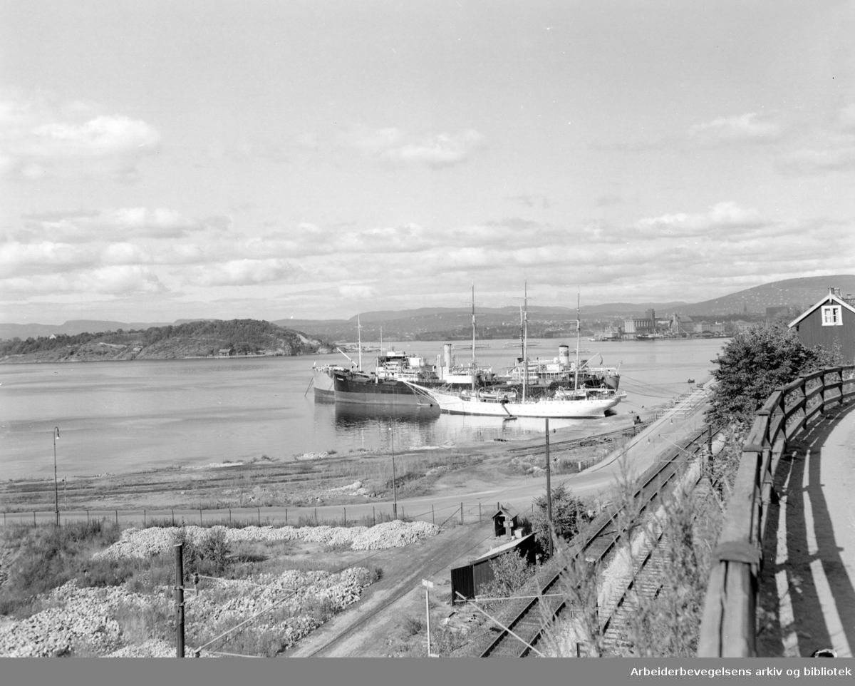Mosseveien ved Sjursøya og byen. September 1949