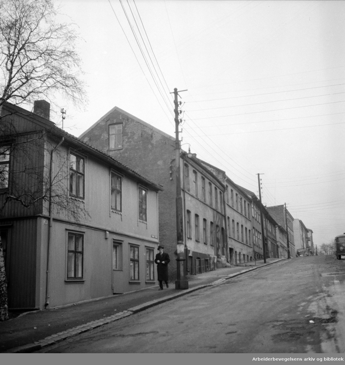 Kampen, gammel bebyggelse. Norderhovgata. Desember 1955