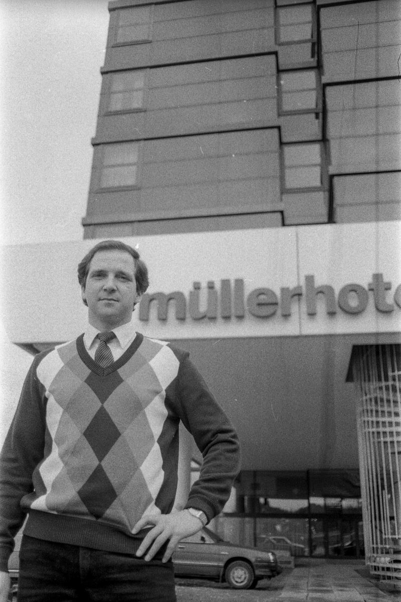 Müller hotell på Mastemyr utvider. Hotelldirektør Jakobsen.