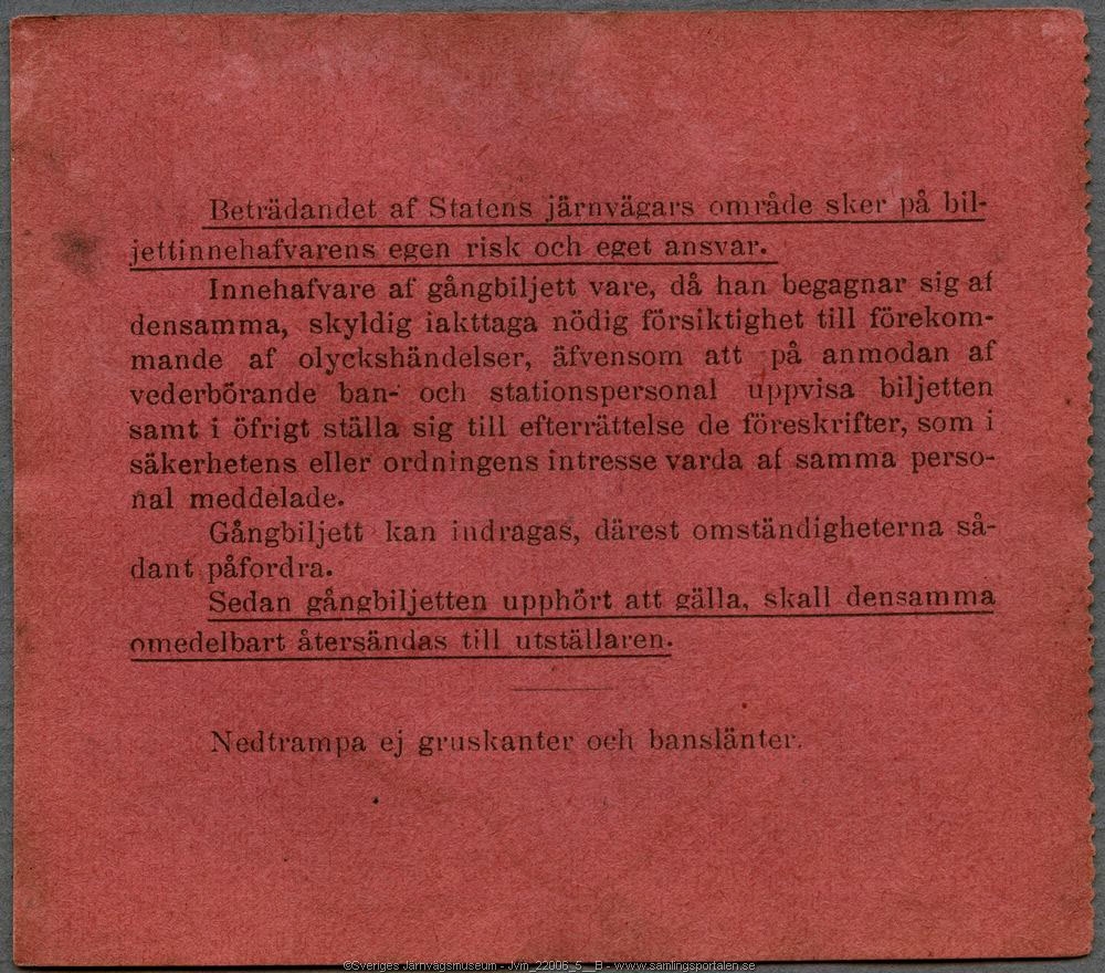 Röd gångbiljett med den tryckta texten:
"Gäller endast för tjänstebruk
Statens Järnvägar. Häfte n:r 119
Gångbiljett n:r 34 för Länsskogvaktare A.V. Lustig
gällande å linjen mellan stationerna Järbo-Röstbo och Ockelbo-Strömsbro till och med den 31 december 1958
Biljetten gäller även å nedanstående stationerna.
Storvik den 12/2 1958 [sign] Baningenjören".
Biljettexten är inramad med streckad linje. Ena sidan har märken efter perforering där den suttit fast i ett häfte.
Baksidan har informationstext som berör regler för vistelse på banvall och spår.