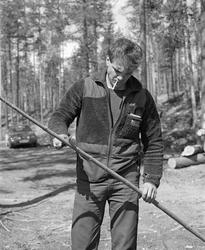 Arne Rud (f. 1964) skjefter fløterhake ved Stenbekkoia, som 