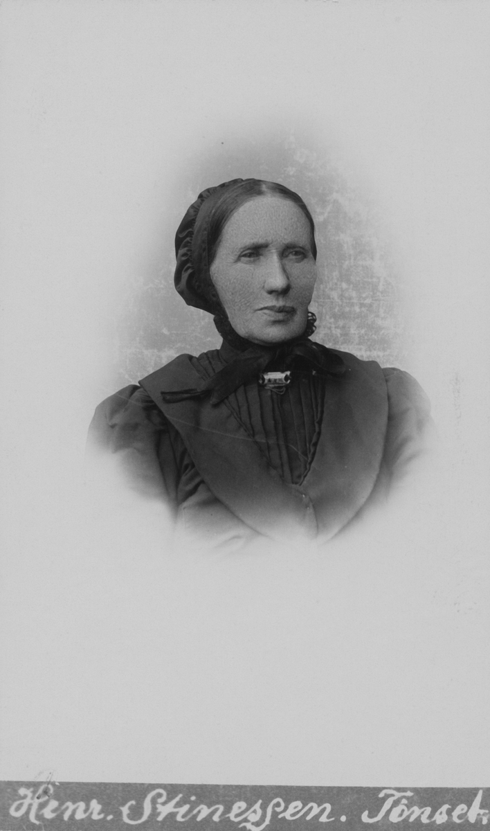 Portret av kvinne - Johanne Folshaugmoen, født Frisvoll (12.3.1839-28.7.1908)