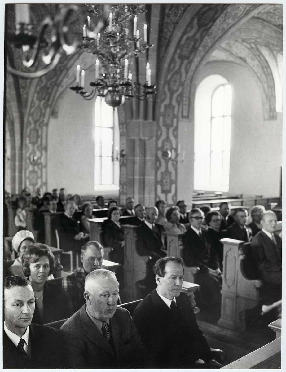TGOJ-dagen 1973. Anställda vid Trafikaktiebolaget Grängesberg–Oxelösunds Järnvägar samlade i Julita kyrka.