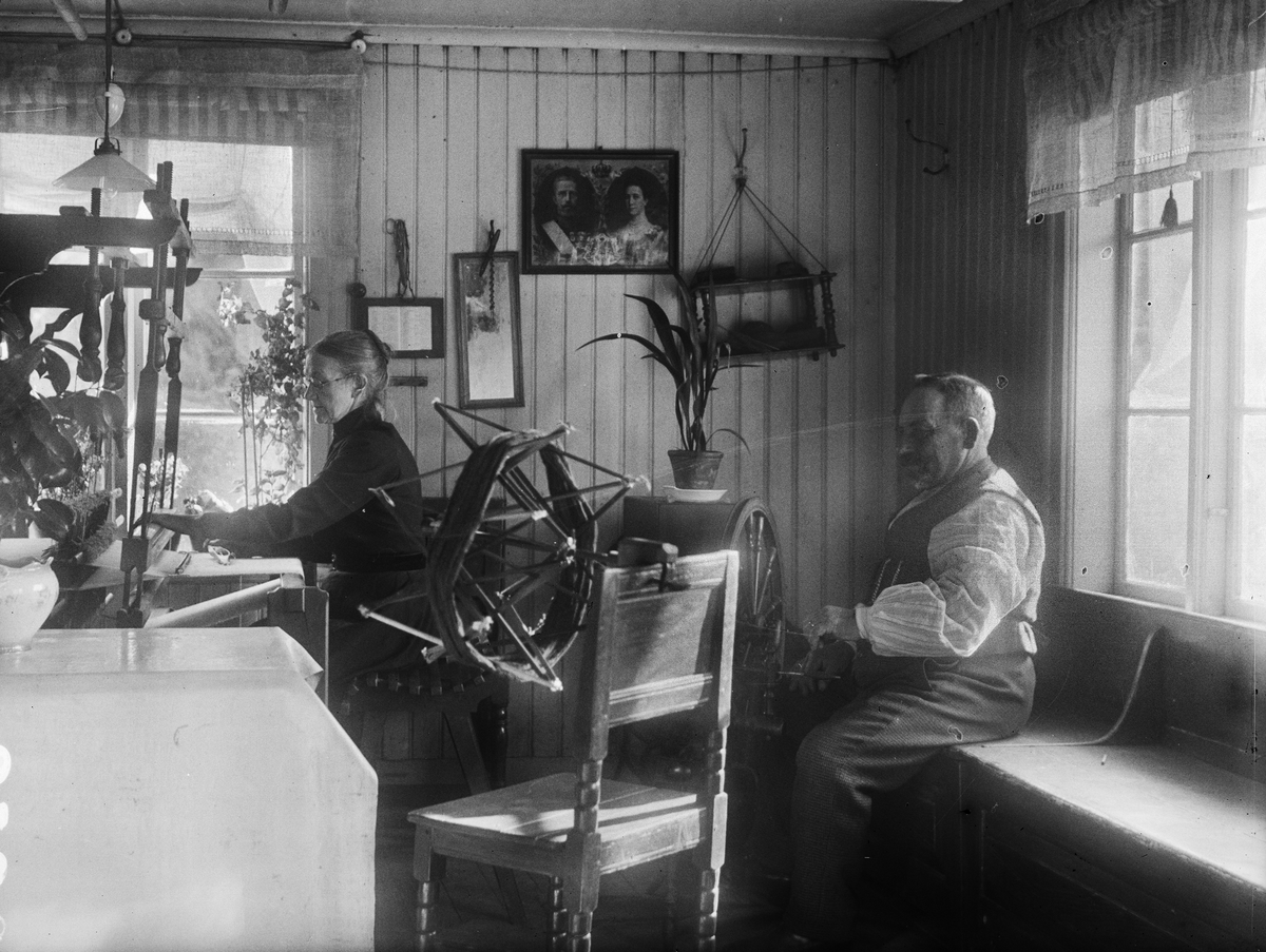 "Vävning hos Johansons i Långtibble", Frösthults socken, Uppland 1922