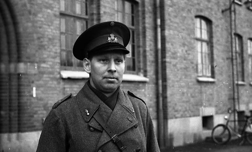 Svensson, Carl Alarik. Sergeant, A 6. Född 1915. Kallad "Mandel".