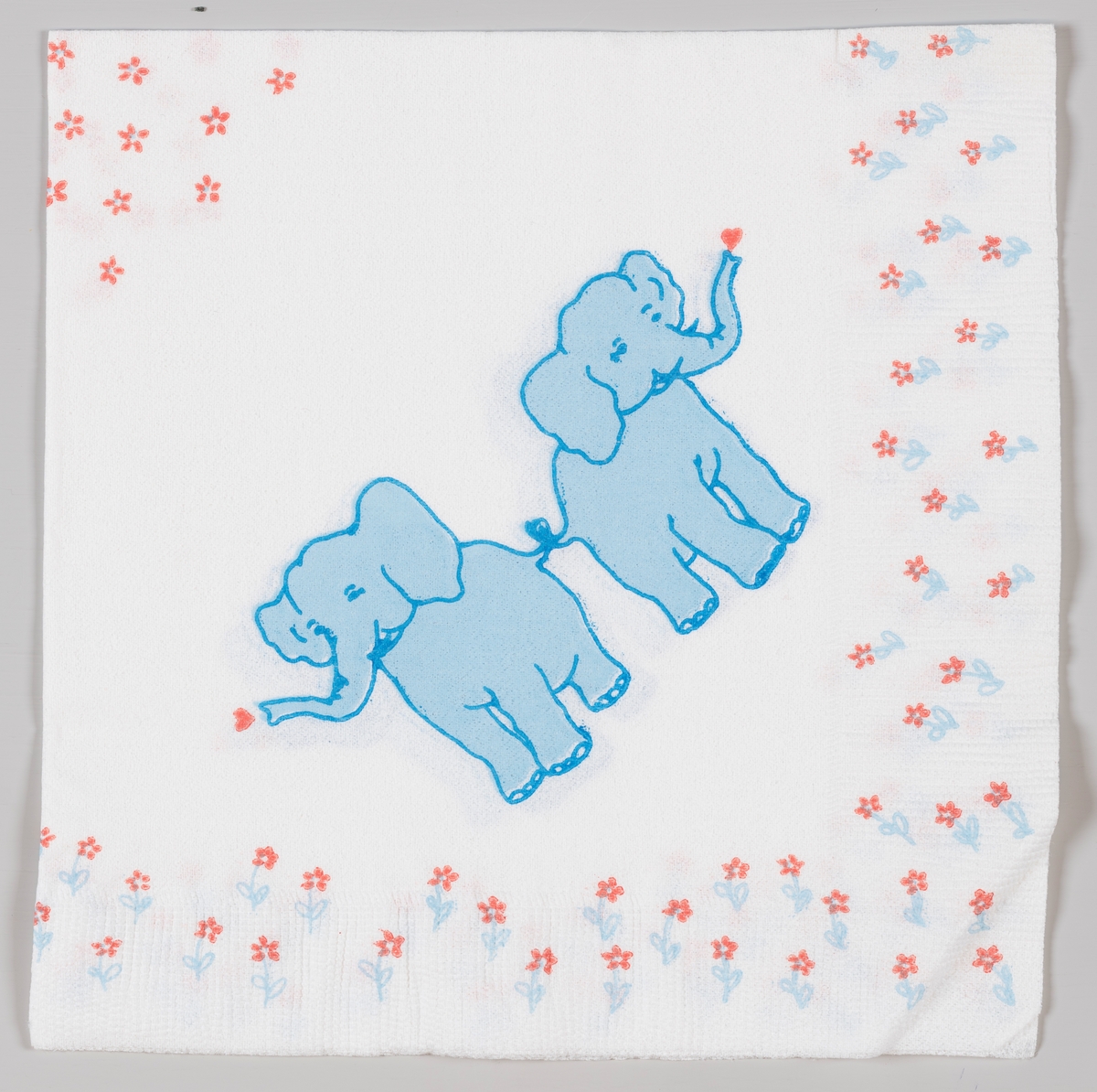 To blå elefanter som er bundet sammen ved halen.