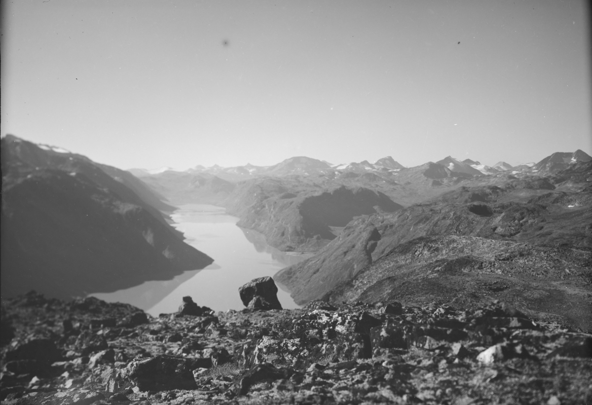Jotunheimen, utsikt fra Veslfjellet mot Gjende