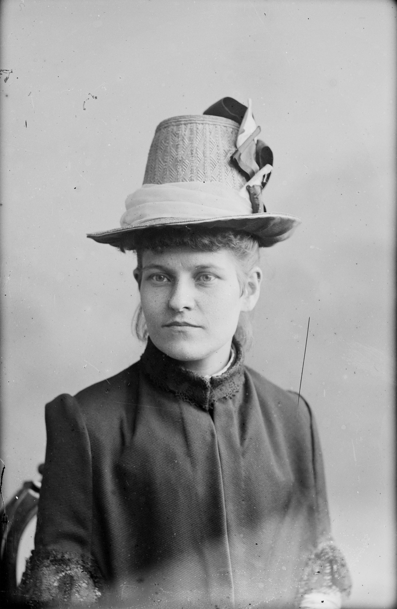 Ateljéporträtt - Emma Andersson, Uppsala sannolikt före 1895