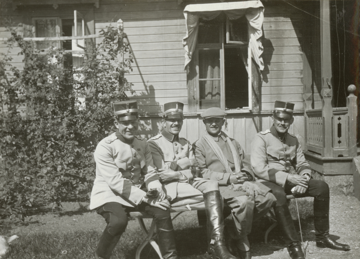 Text i fotoalbum: "Malmen 1922. Nils Bergsten, Henrik Falkenberg, Edvard Fornell".