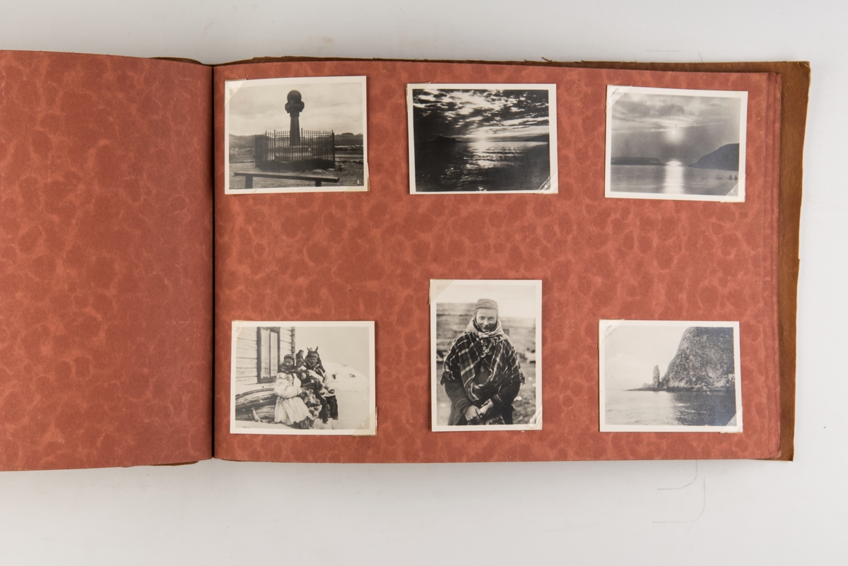 Album med fotografier av S/S 'Stavangerfjord' Nordkapptur 1926.