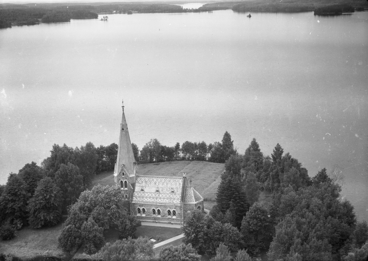 Flygfoto över Sandviks kyrka i Gislaveds kommun H 2229