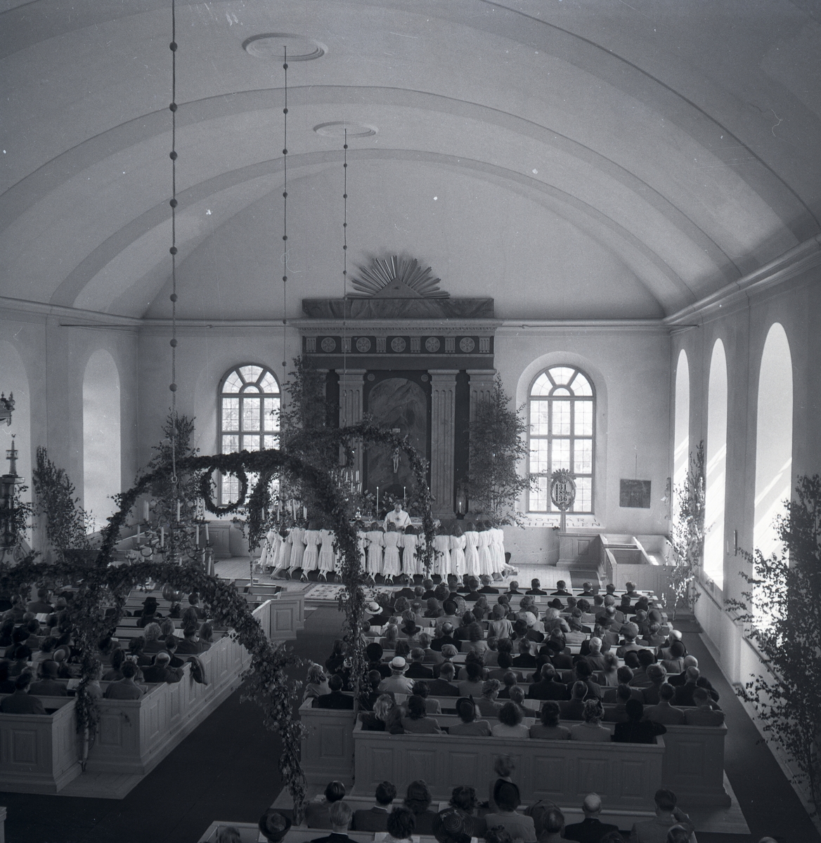 Gudstjänst med konfirmation i Rengsjö kyrka.