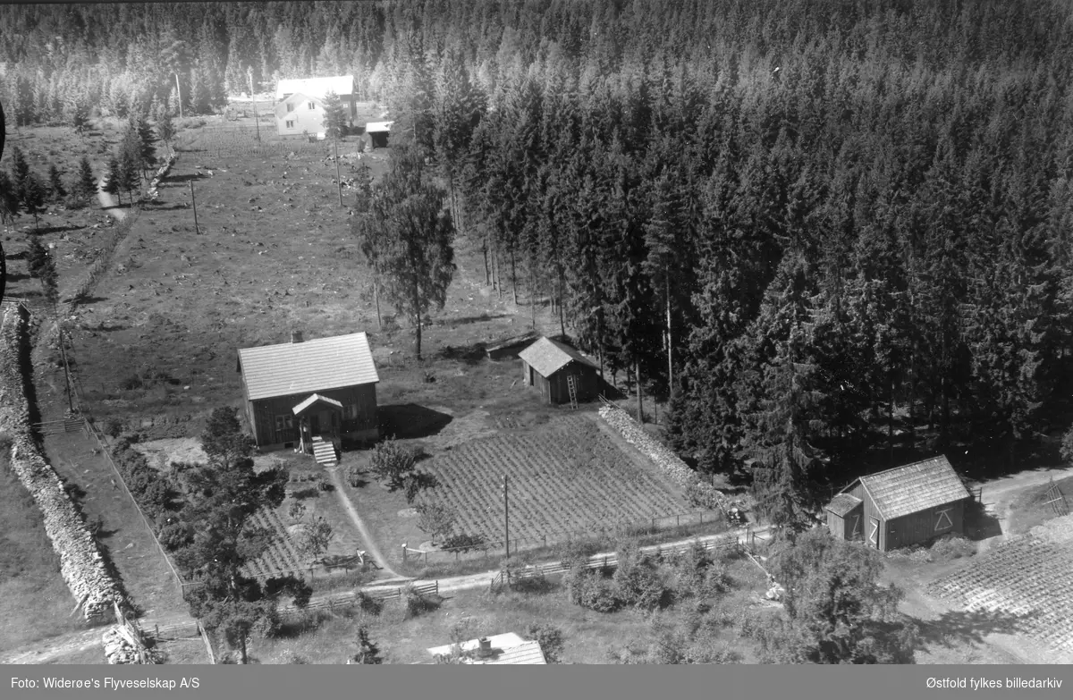 Østby 67/31-32. Flyfoto fra Rømskog. - Østfold fylkes billedarkiv ...