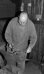 Knivmakeren Even Johannes Blindingsvolden (1908-1985) fra Ri
