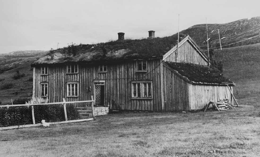 Leirfjord, Sundøya. Gården Småteigan, g.nr. 77, b.nr. 6