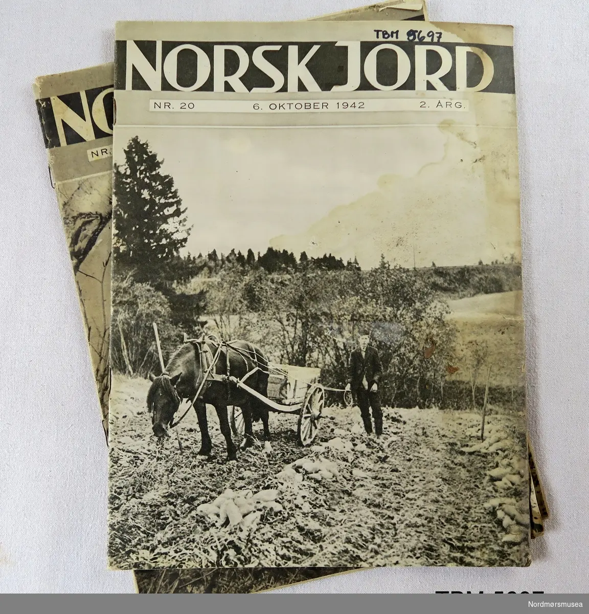 Norsk Jord er utgitt av folk med tilknytning til Nasjonal Samling. Propaganda for NS.