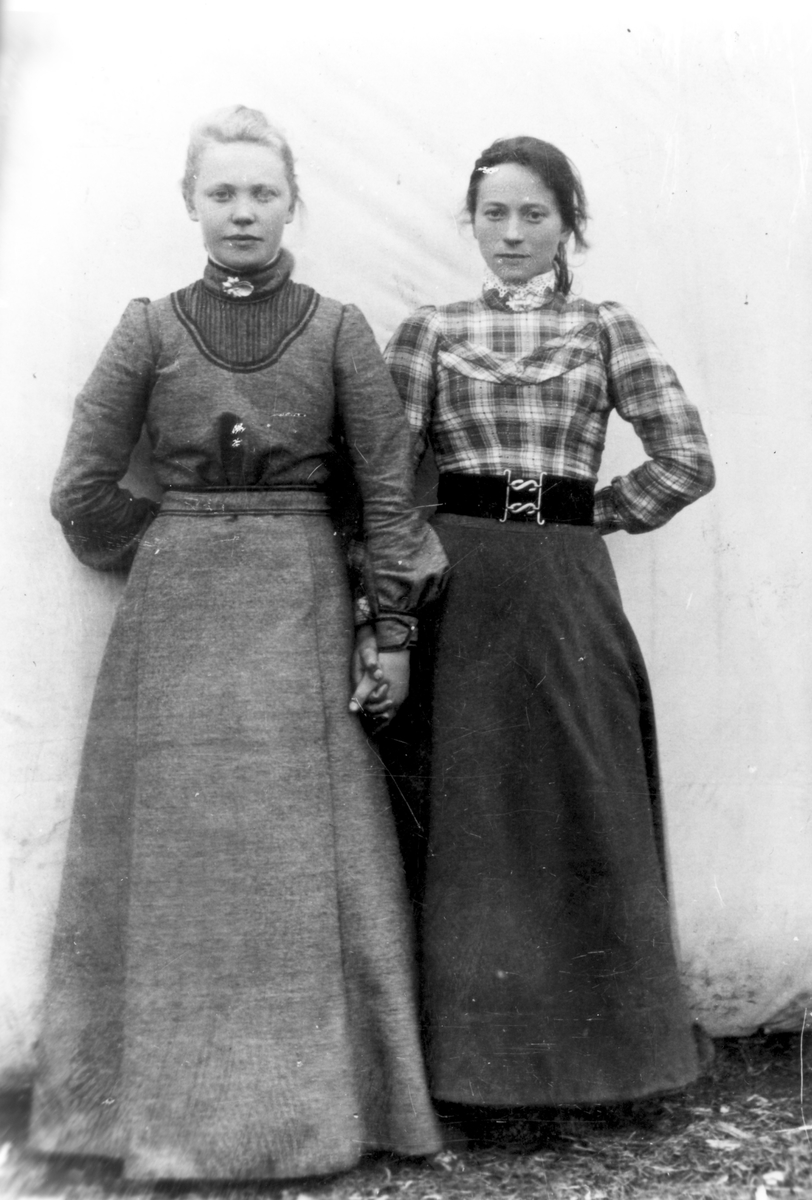 Johanna Jakobsen og Kristine Pettersen fra Rossfjord.