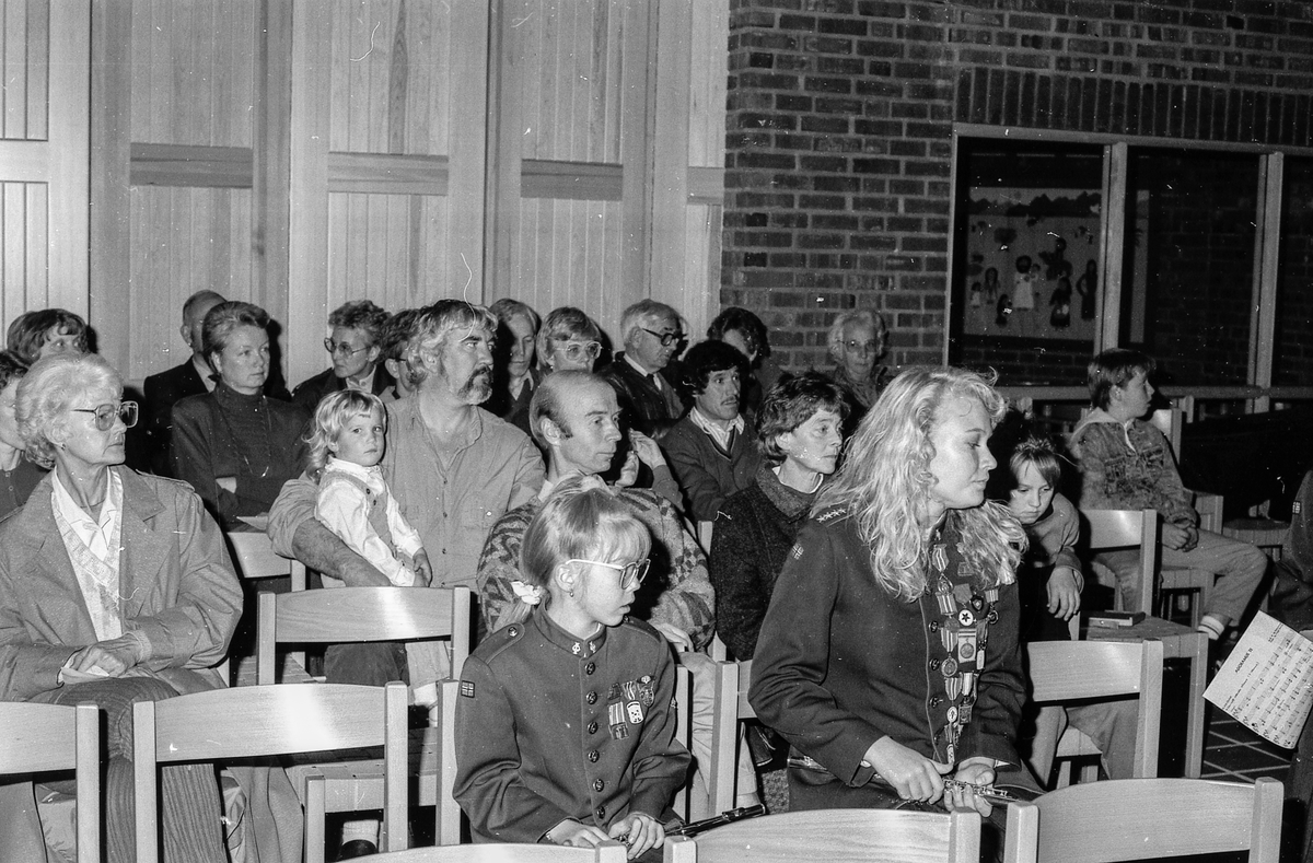 Sofiemyr skolekorps med konsert i Sofiemyr kirke, organist Bernt Norseth.
Fotograf: ØB Ukjent
