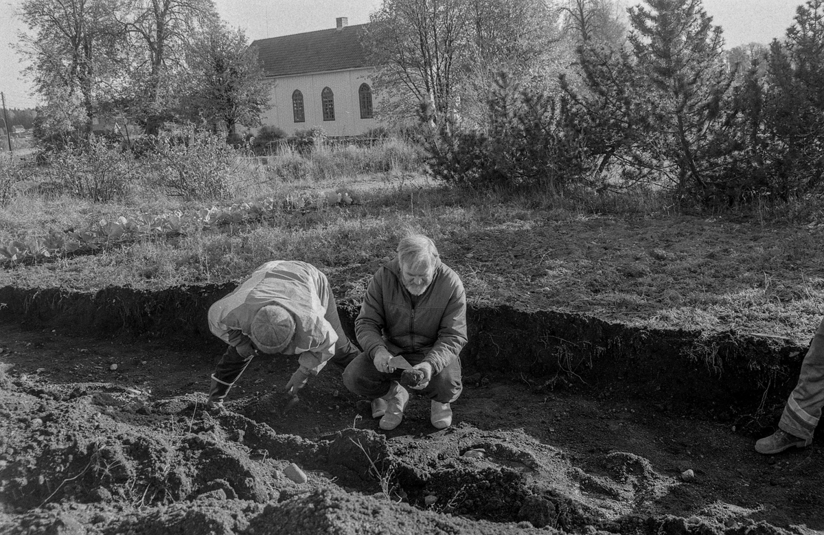 Oldsaksamlingen i Oslo har registrert funn etter gårdsanlegg fra Kristi tid ved Nordby kirke i Ås. Kan stoppe byggingen av menighetshus