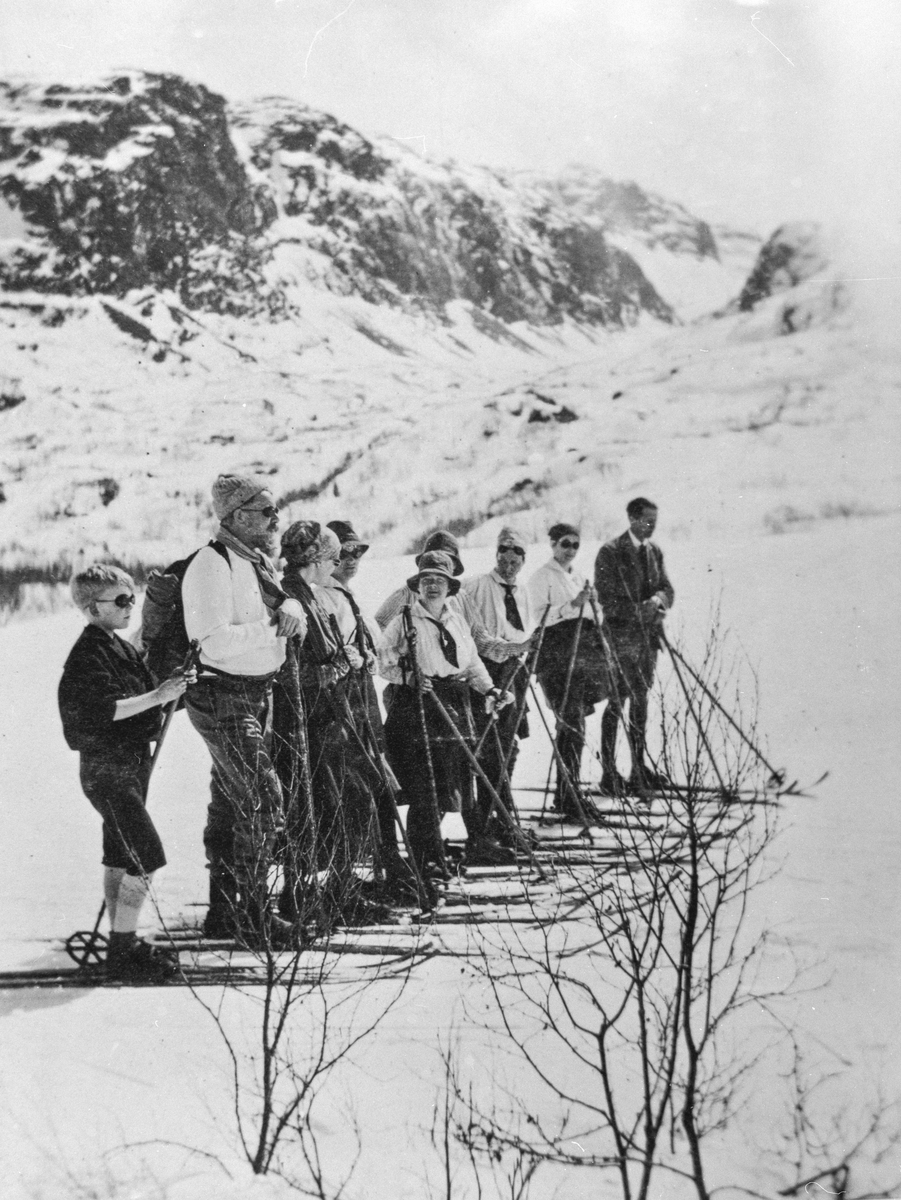 Familien Rosengren på skitur med vener på Seljestad