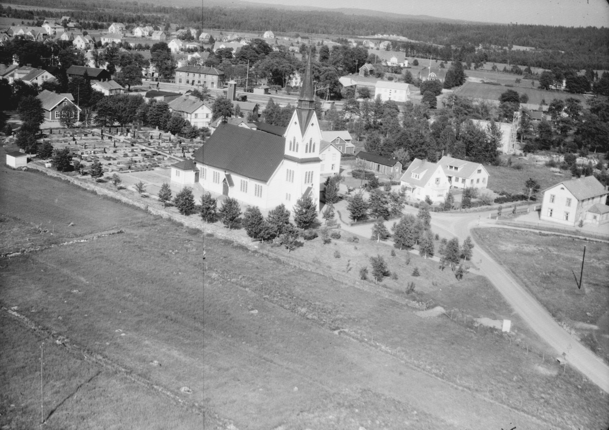 Flygfoto över Stockaryds kyrka i Sävsjö kommun. Nr K 362.