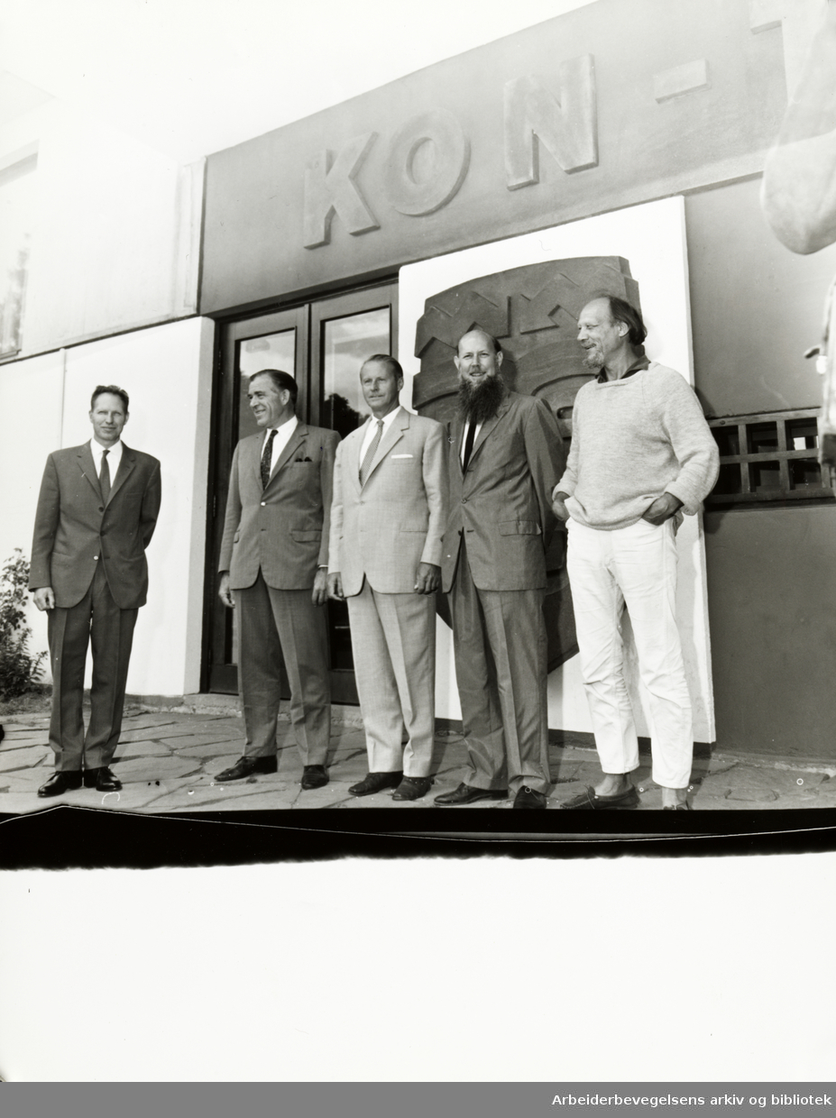 Bygdøy, Kon-Tiki-museet. Fra venstre: Knut Haugland, Herman Watzinger, Thor Heyerdal, Bengt Danielsson og Erik Hesselberg. August 1967