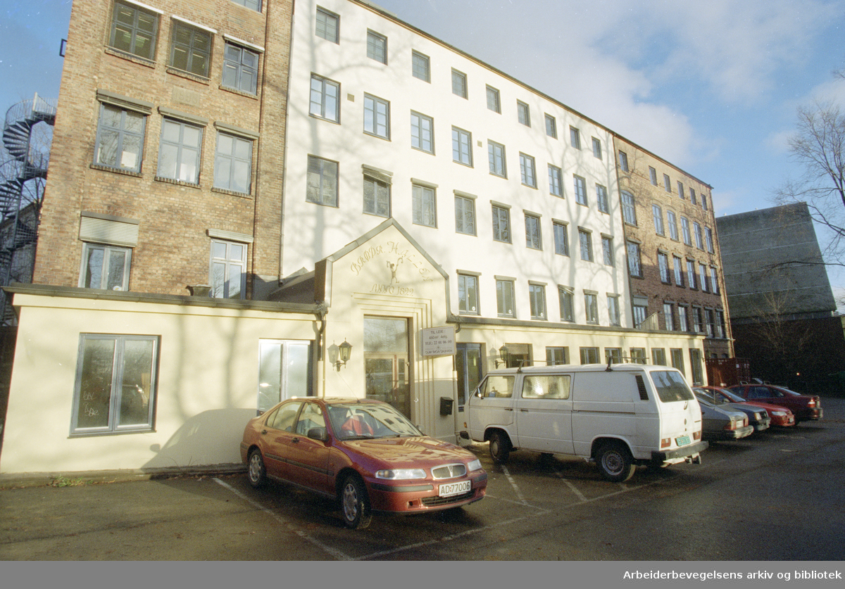 Christian Michelsens gate. Løkken Vennelyst består i dag av kontorer og bingolokale. 5. desember 1996