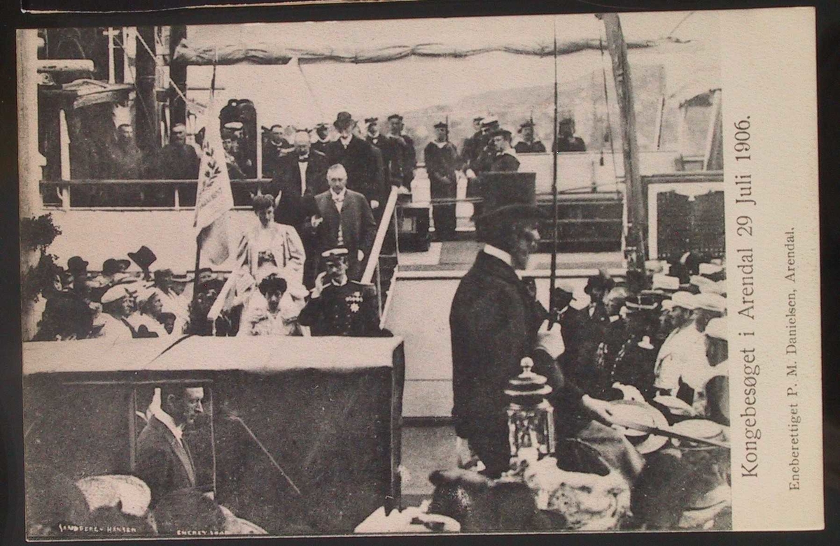Kongebesøk i 1906, ilandstigningen. Kongen og dronningen sees på landgangen.