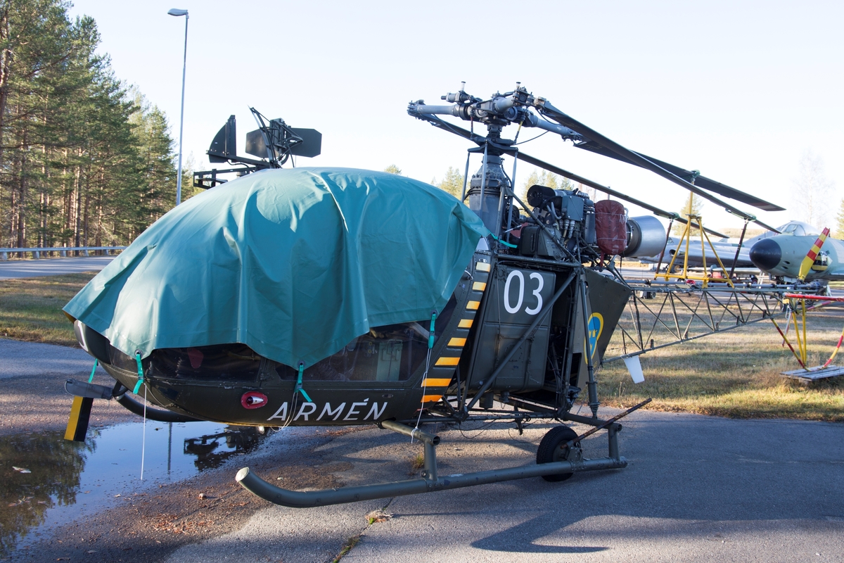 Helikopter,  Hkp 2 
Sud Aviation SE 3130 Alouette II

Märkning: Kodsiffra 03 och texten FLYGVAPNET samt kronmärke på sidan.