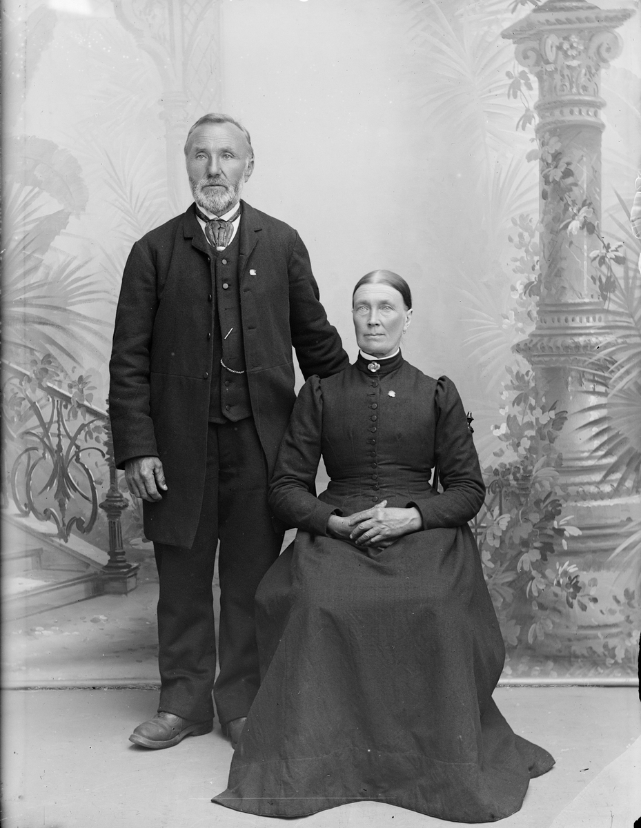 Portrett av Ole Olsen Bredeveien med kone Anne Olsdatter Tofthagen.