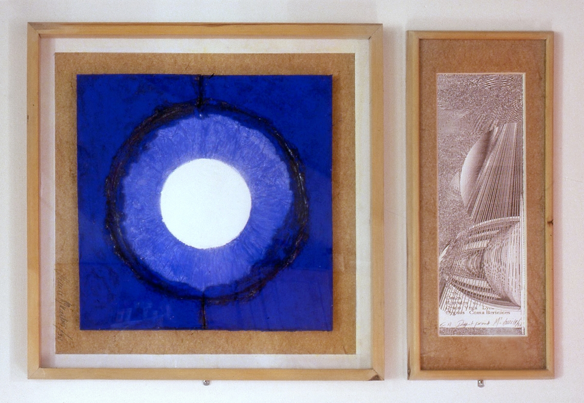 Arbeidet består av to bilder, et maleri med blått sirkelmotiv og et grafisk trykk. Disse inngår i en utsmykking på 6 arbeider.