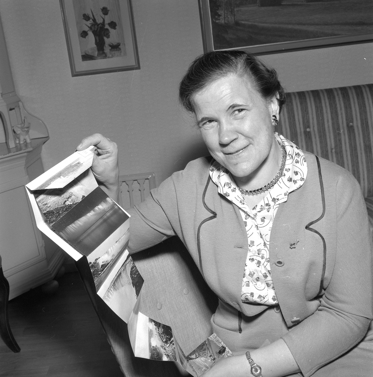 Amerikafarare fru Littorin.
November 1956.