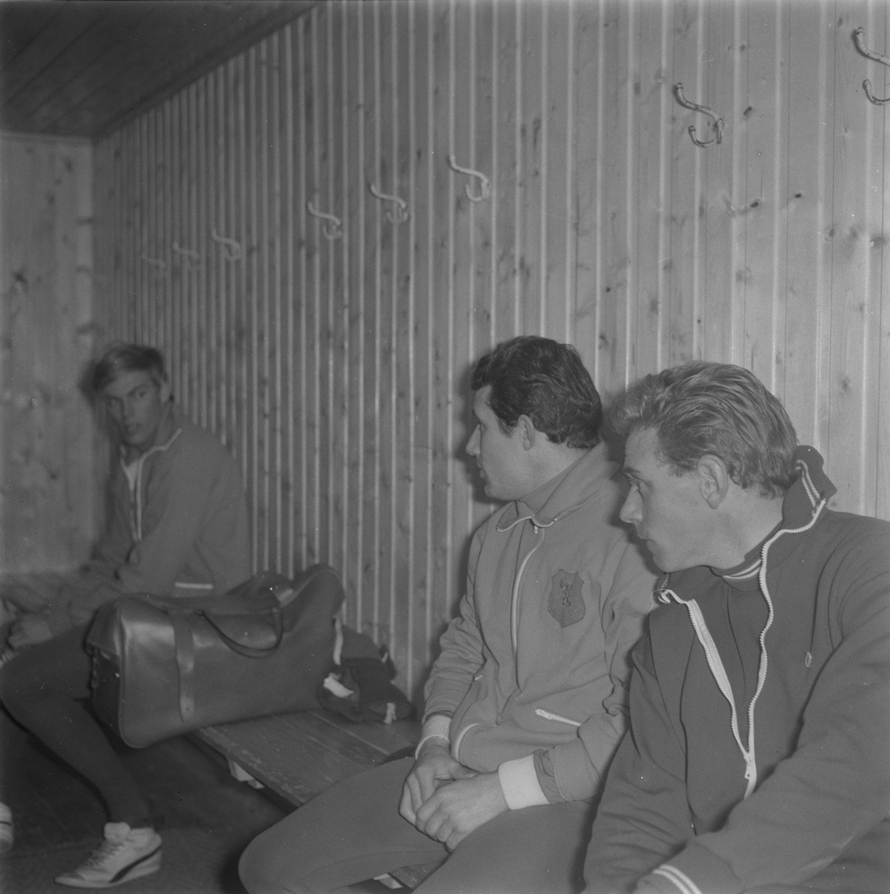 Skøyteløpere på Kippermoen.
Skøytekarusell våren 1970. Besøk av eliteløpere?