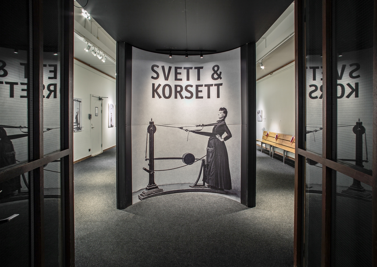 Dokumentation av utställningen Svett & Korsett.