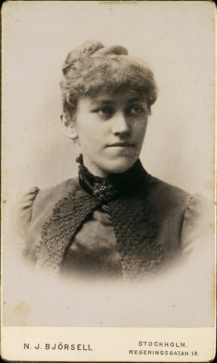Portrett av tante Margrethe Selmer født Jacobsen.
